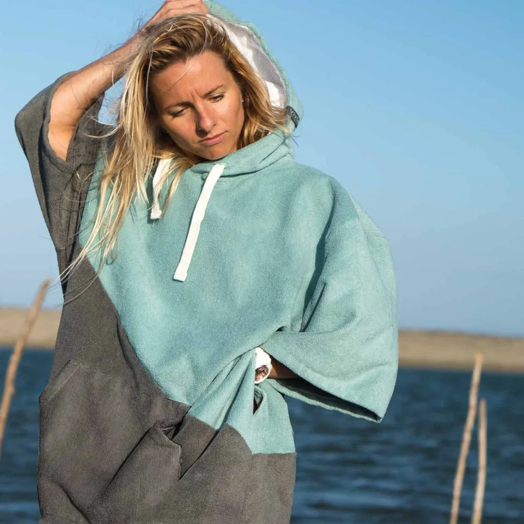 WarmFlow Poncho met Capuchon