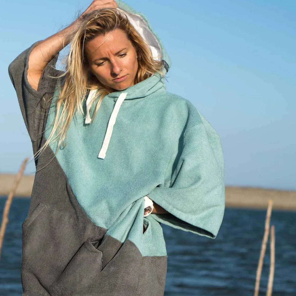 WarmFlow Poncho met Capuchon