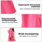 Details van zachte BeachFlow poncho met capuchon en microvezelachtige stof